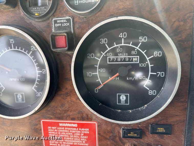 image for item DT0561 1999 Kenworth T800B truck cab and chassis