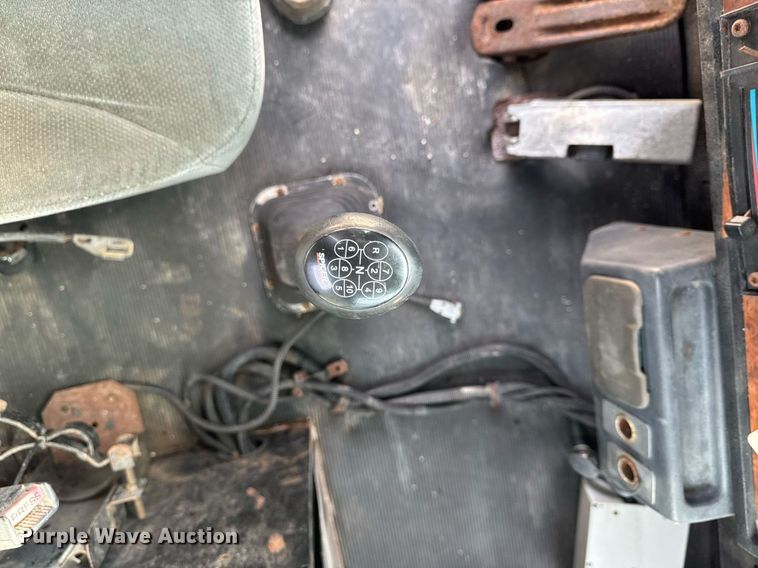 image for item DT0561 1999 Kenworth T800B truck cab and chassis