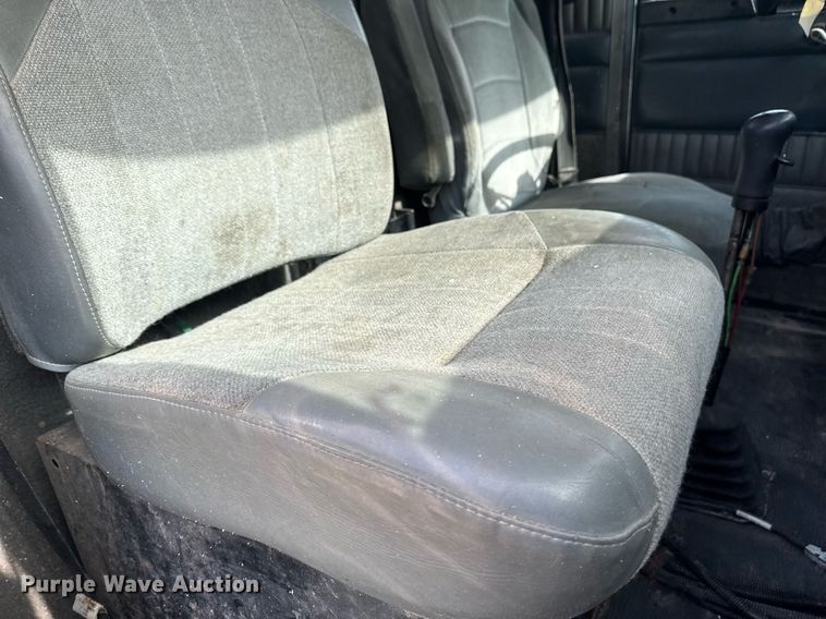 image for item DT0561 1999 Kenworth T800B truck cab and chassis