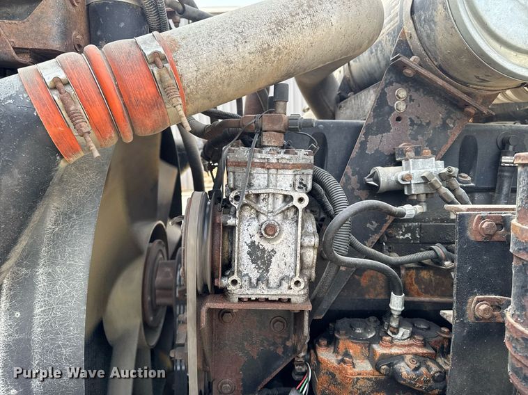 image for item DT0561 1999 Kenworth T800B truck cab and chassis