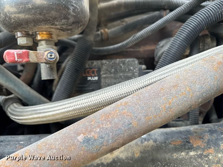 image for item DT0561 1999 Kenworth T800B truck cab and chassis