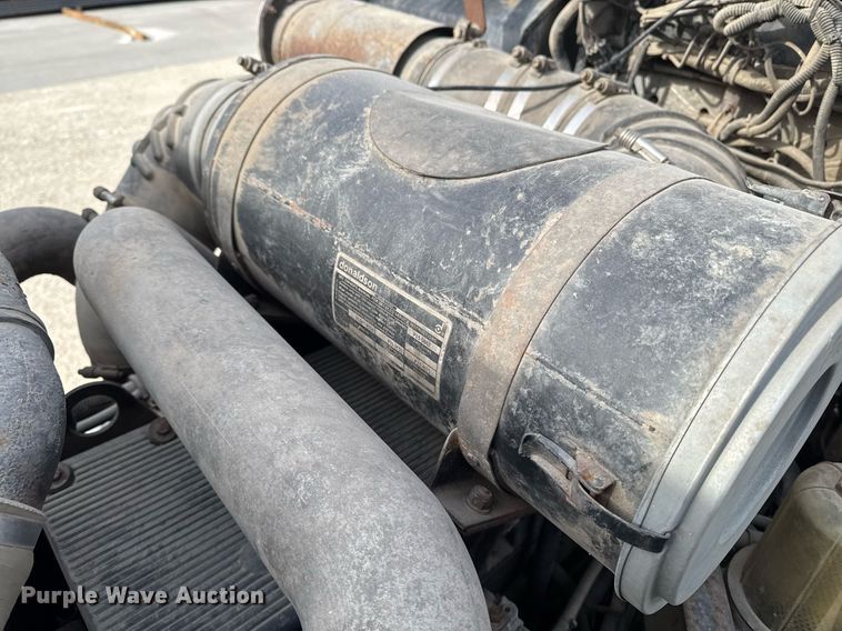 image for item DT0561 1999 Kenworth T800B truck cab and chassis