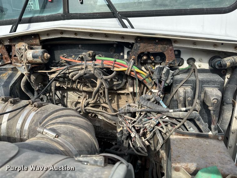 image for item DT0561 1999 Kenworth T800B truck cab and chassis