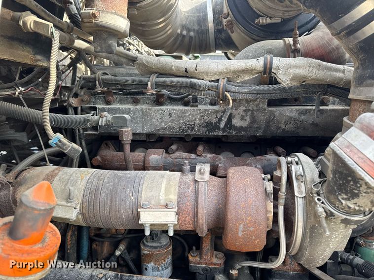 image for item DT0561 1999 Kenworth T800B truck cab and chassis