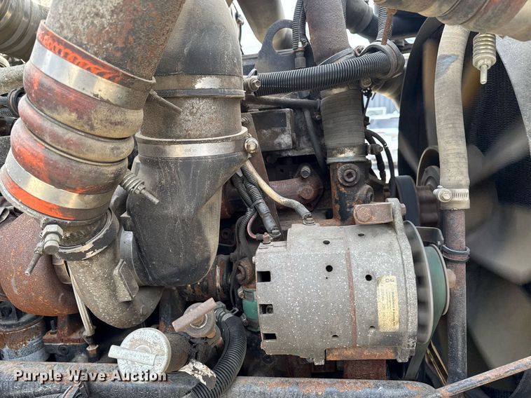 image for item DT0561 1999 Kenworth T800B truck cab and chassis