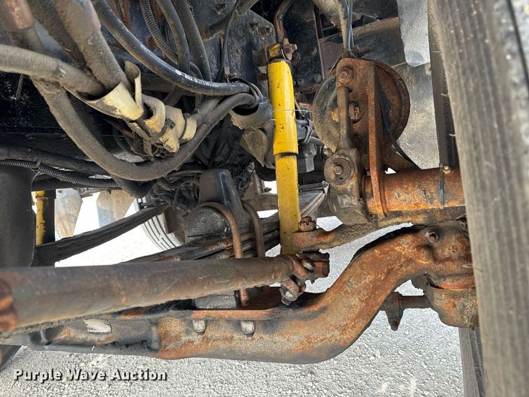 image for item DT0561 1999 Kenworth T800B truck cab and chassis