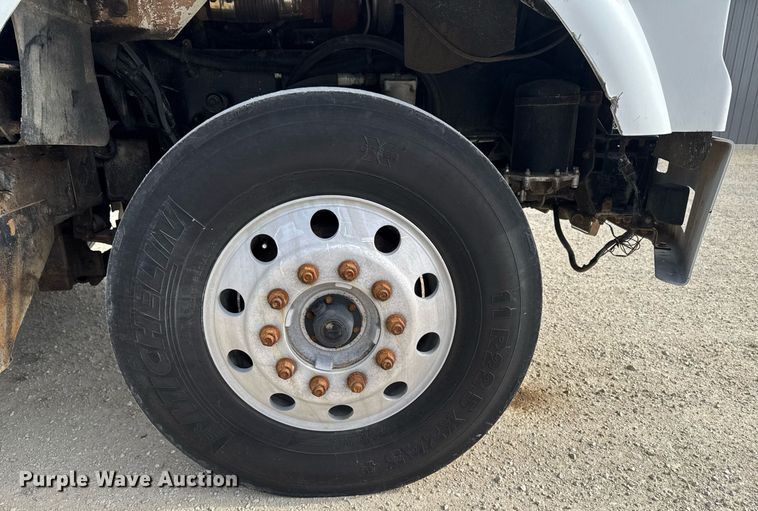 image for item DT0561 1999 Kenworth T800B truck cab and chassis