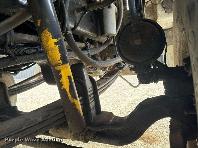 image for item DT0561 1999 Kenworth T800B truck cab and chassis