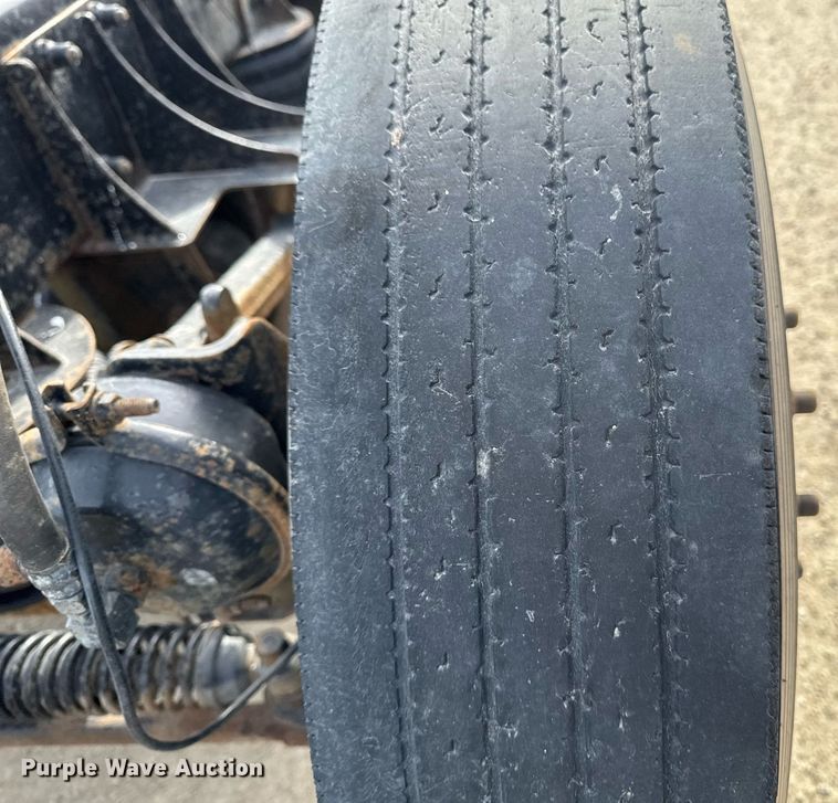 image for item DT0561 1999 Kenworth T800B truck cab and chassis