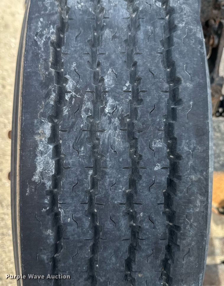 image for item DT0561 1999 Kenworth T800B truck cab and chassis