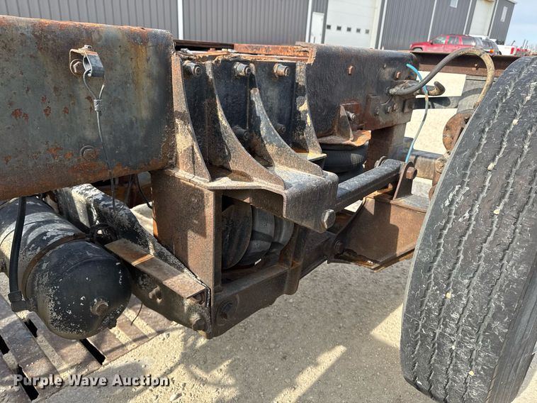 image for item DT0561 1999 Kenworth T800B truck cab and chassis