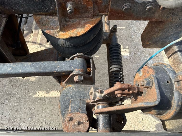 image for item DT0561 1999 Kenworth T800B truck cab and chassis