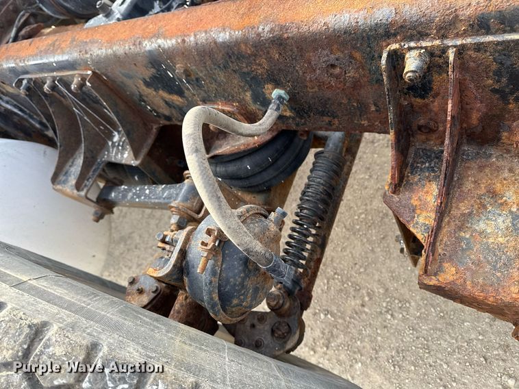 image for item DT0561 1999 Kenworth T800B truck cab and chassis