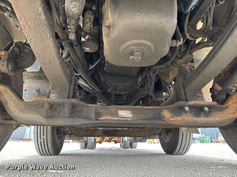 image for item DT0561 1999 Kenworth T800B truck cab and chassis