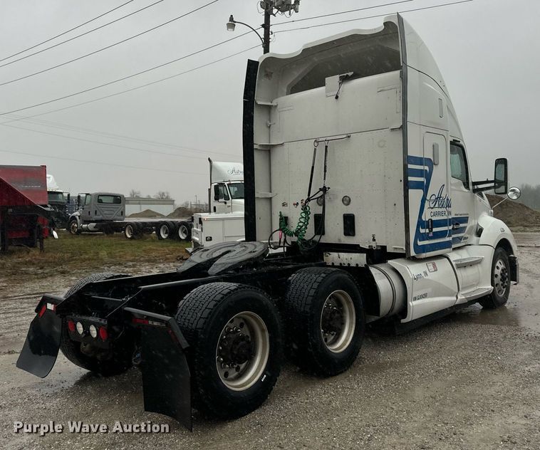 image for item DT2239 2016 Kenworth  T680 semi truck
