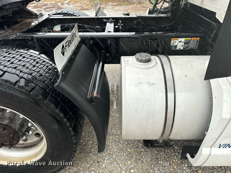 image for item DT2239 2016 Kenworth  T680 semi truck