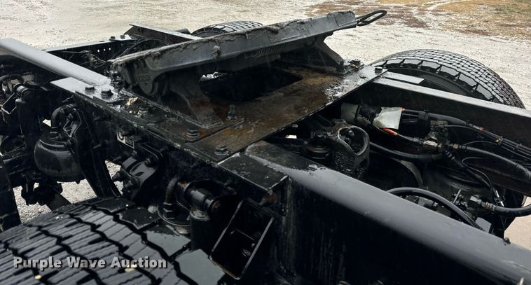 image for item DT2239 2016 Kenworth  T680 semi truck