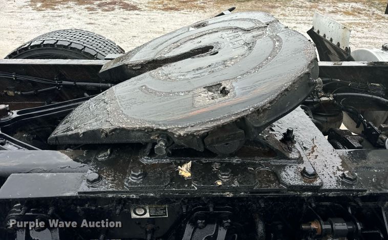 image for item DT2239 2016 Kenworth  T680 semi truck