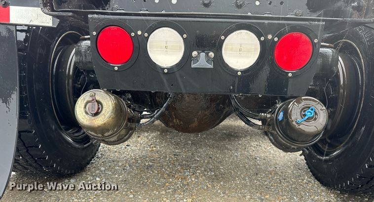 image for item DT2239 2016 Kenworth  T680 semi truck