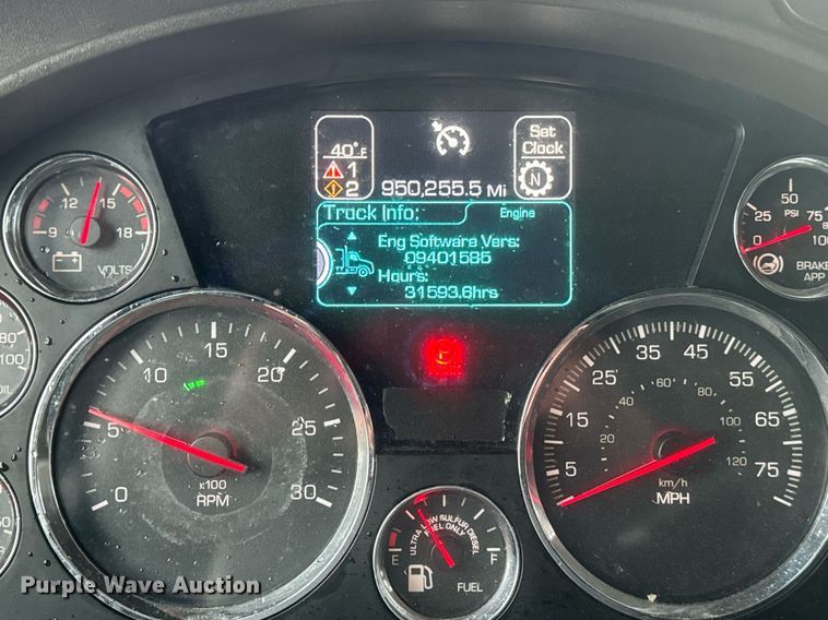 image for item DT2239 2016 Kenworth  T680 semi truck