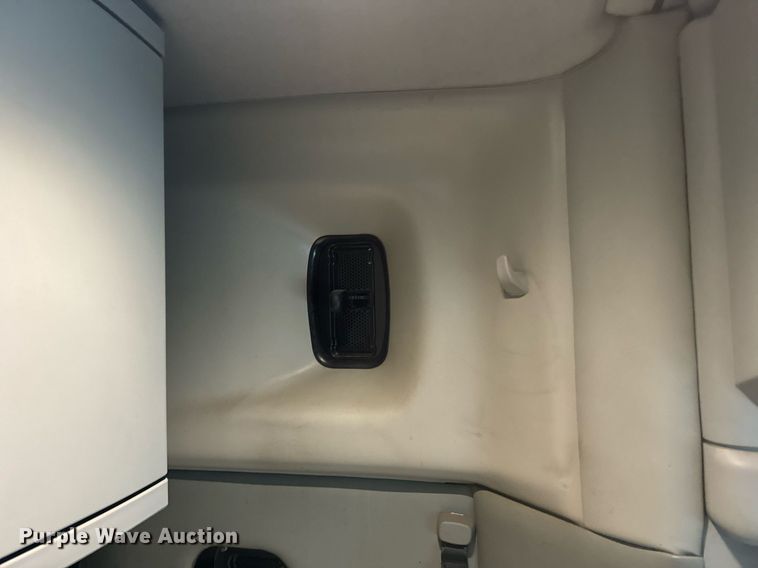 image for item DT2239 2016 Kenworth  T680 semi truck