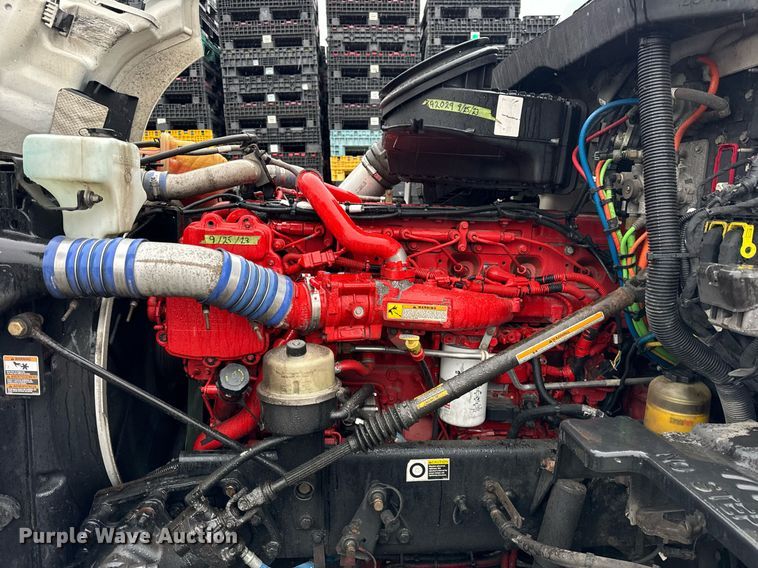 image for item DT2239 2016 Kenworth  T680 semi truck