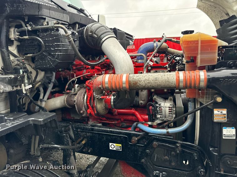 image for item DT2239 2016 Kenworth  T680 semi truck