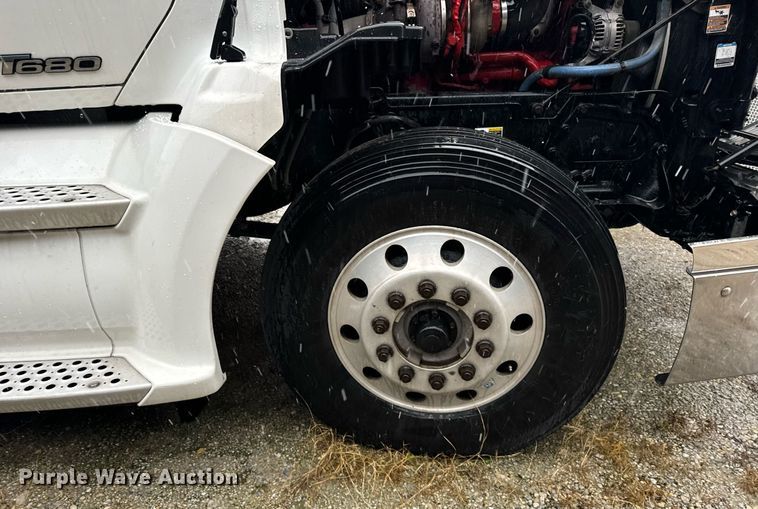 image for item DT2239 2016 Kenworth  T680 semi truck