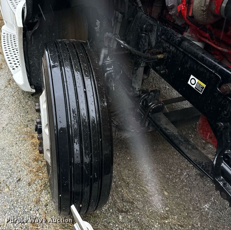 image for item DT2239 2016 Kenworth  T680 semi truck