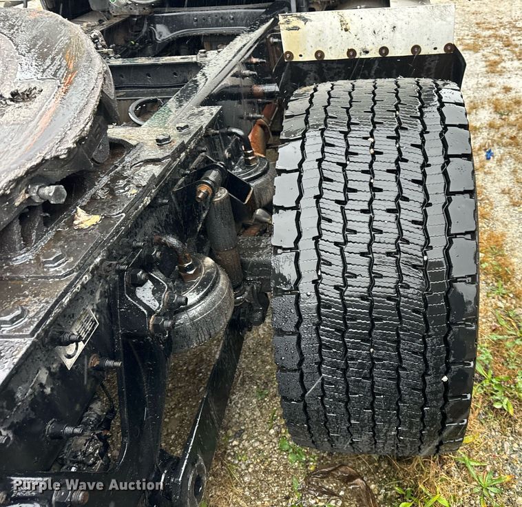 image for item DT2239 2016 Kenworth  T680 semi truck