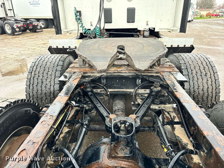 image for item DT2240 2016 Kenworth  T680 semi truck