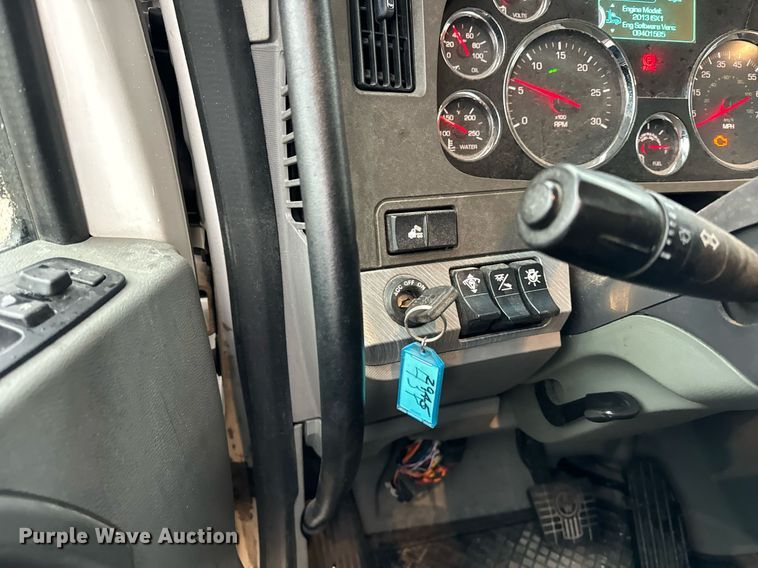 image for item DT2240 2016 Kenworth  T680 semi truck