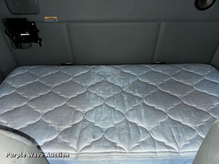 image for item DT2240 2016 Kenworth  T680 semi truck