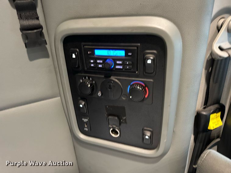 image for item DT2240 2016 Kenworth  T680 semi truck