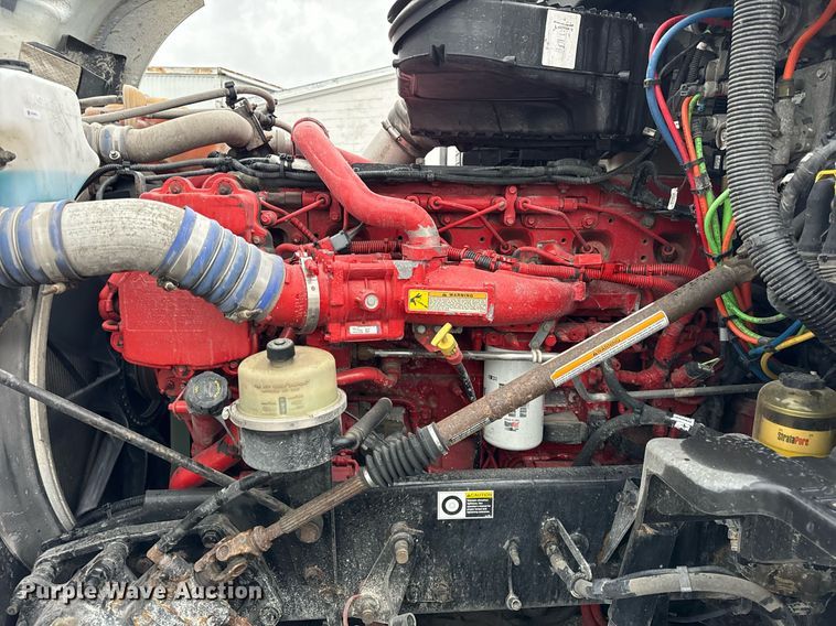 image for item DT2240 2016 Kenworth  T680 semi truck