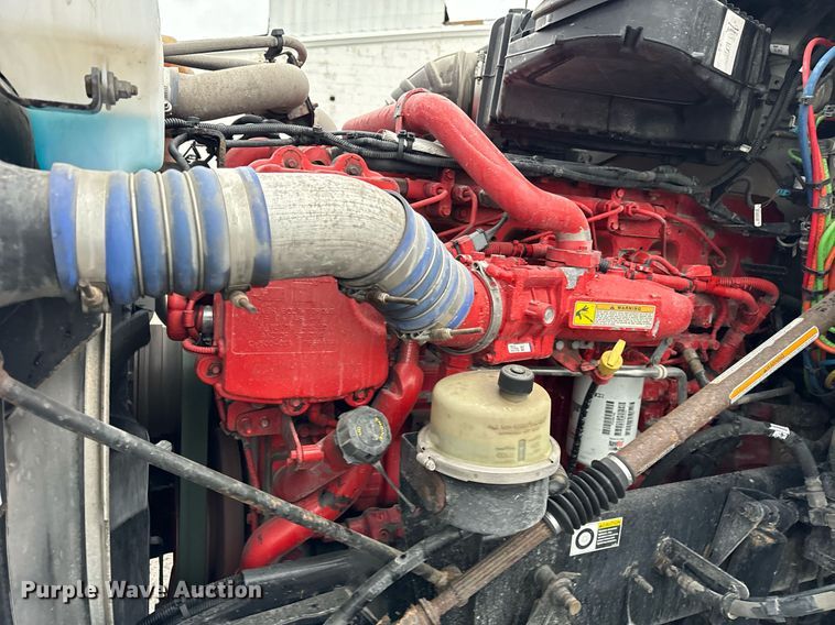 image for item DT2240 2016 Kenworth  T680 semi truck