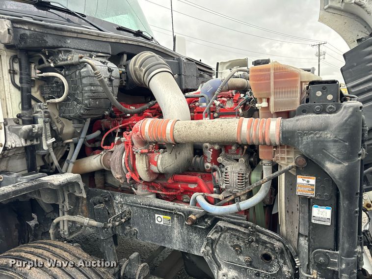 image for item DT2240 2016 Kenworth  T680 semi truck