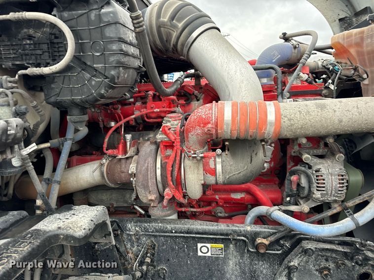 image for item DT2240 2016 Kenworth  T680 semi truck