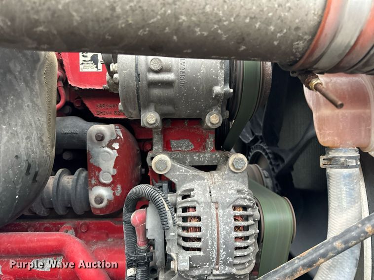 image for item DT2240 2016 Kenworth  T680 semi truck