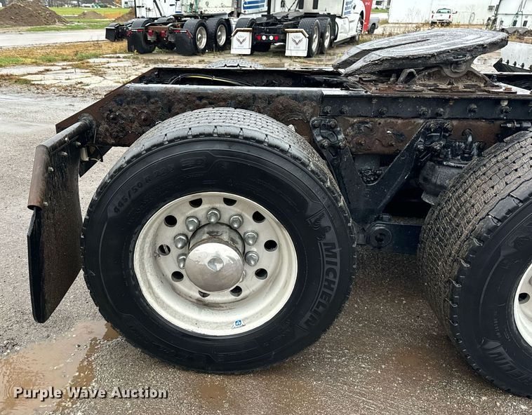 image for item DT2240 2016 Kenworth  T680 semi truck