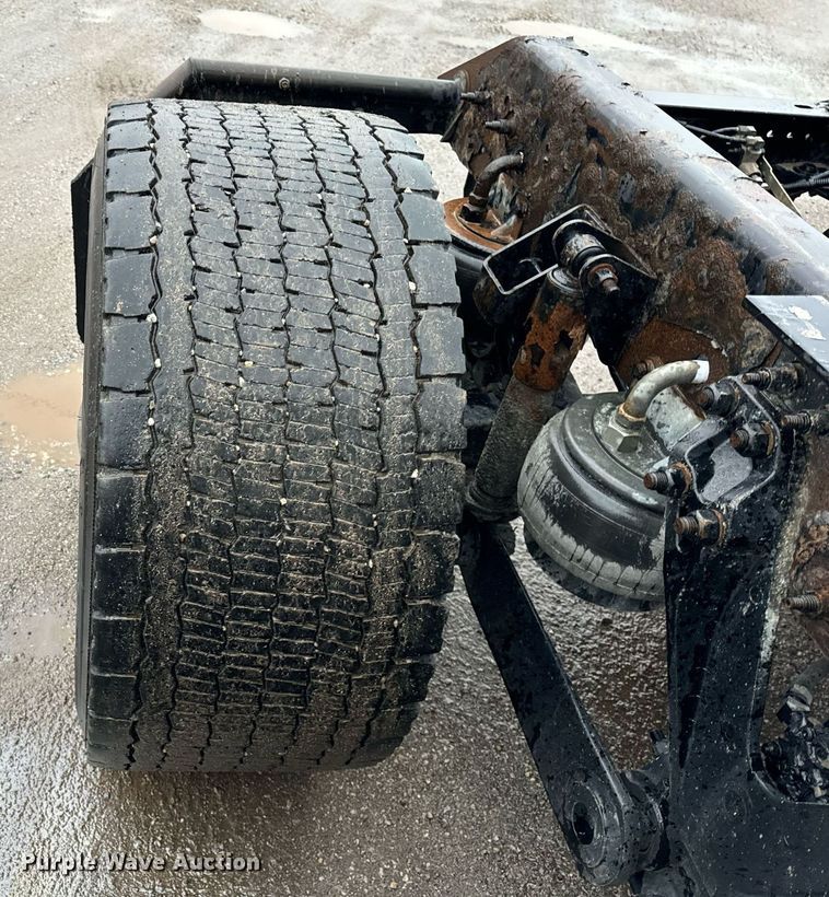 image for item DT2240 2016 Kenworth  T680 semi truck