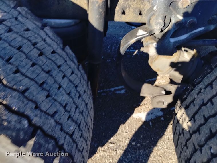 image for item DT2241 2016 Kenworth T680 semi truck