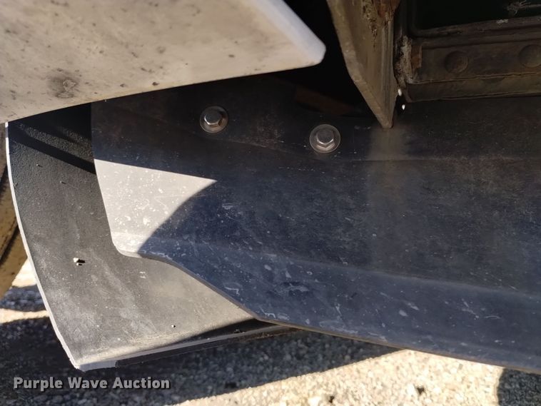 image for item DT2241 2016 Kenworth T680 semi truck