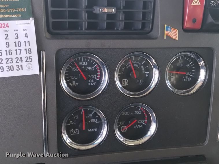 image for item DT2241 2016 Kenworth T680 semi truck