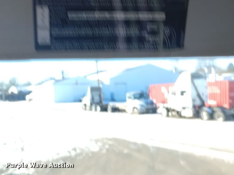 image for item DT2241 2016 Kenworth T680 semi truck