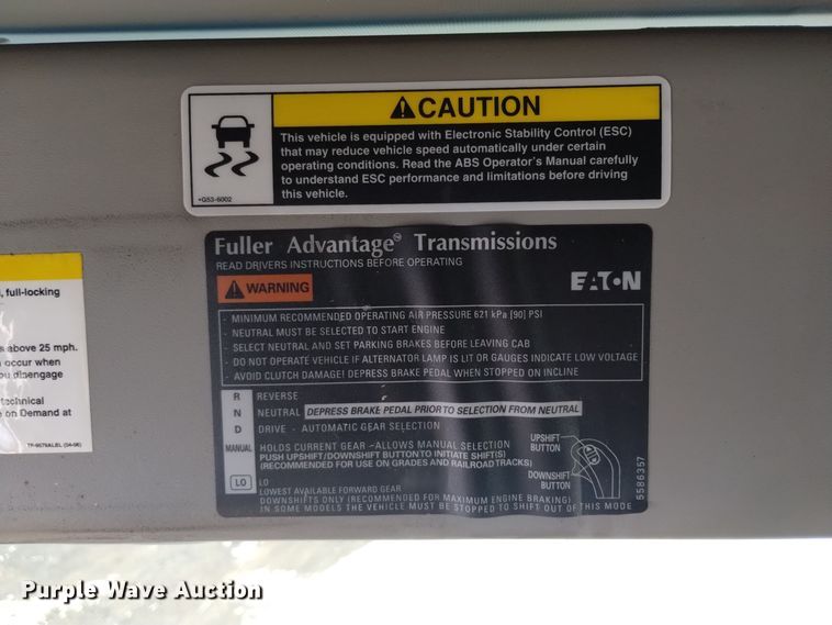 image for item DT2241 2016 Kenworth T680 semi truck