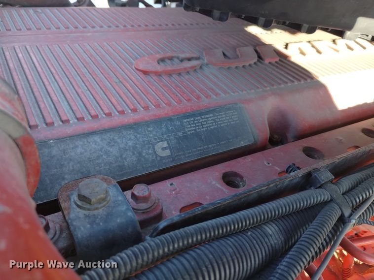 image for item DT2241 2016 Kenworth T680 semi truck