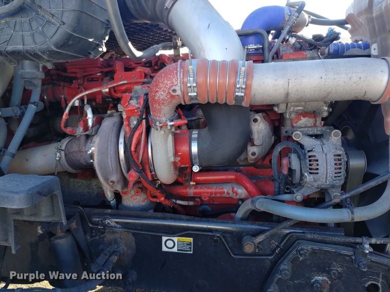 image for item DT2241 2016 Kenworth T680 semi truck