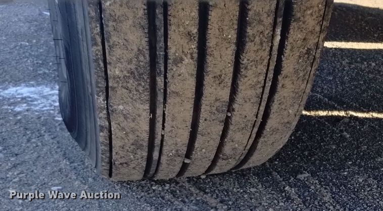 image for item DT2241 2016 Kenworth T680 semi truck