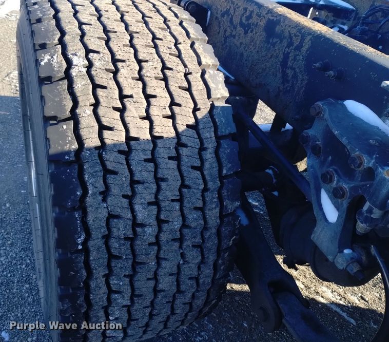 image for item DT2241 2016 Kenworth T680 semi truck